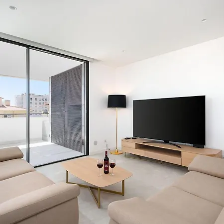The Sapphire, By Ideal Homes Apartment *